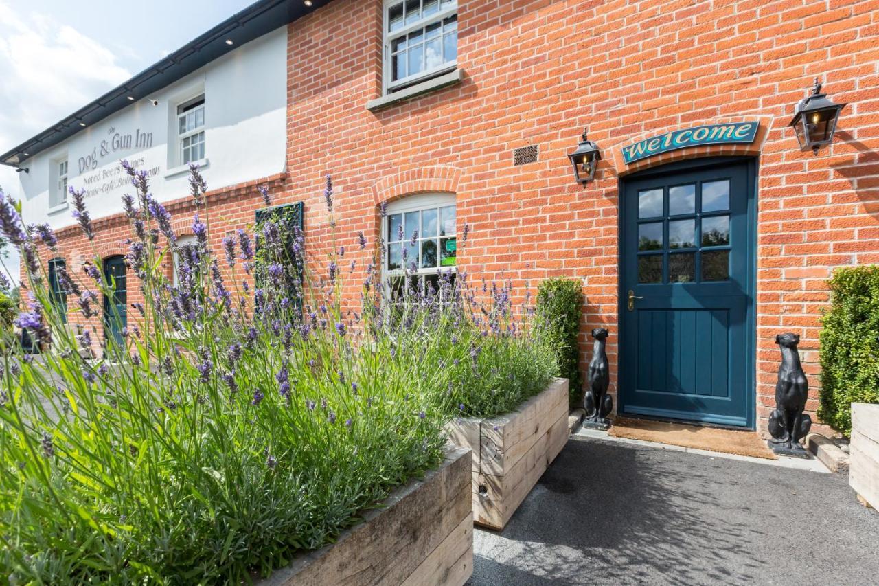 The Dog & Gun Inn Netheravon المظهر الخارجي الصورة