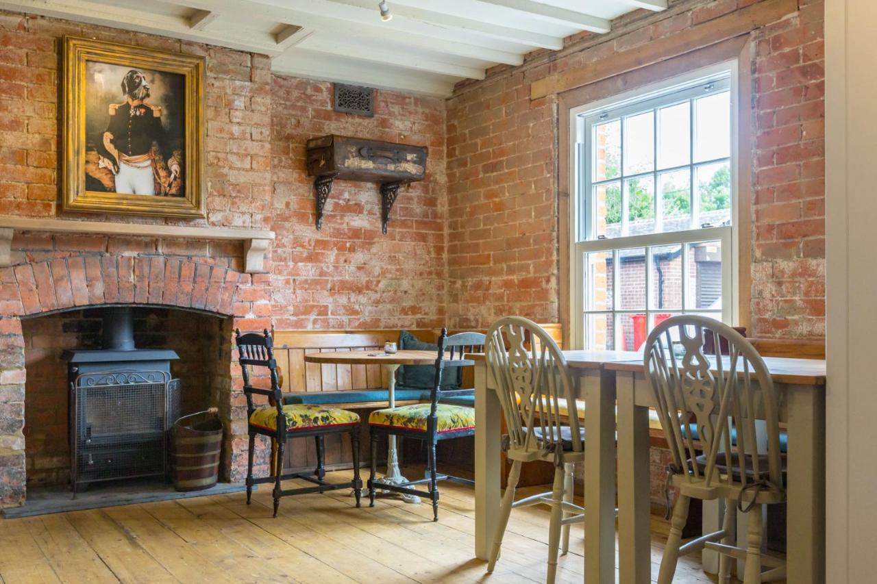 The Dog & Gun Inn Netheravon المظهر الخارجي الصورة