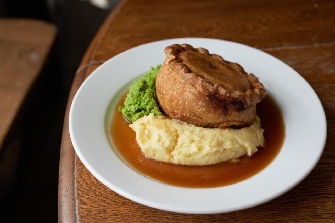 The Dog & Gun Inn Netheravon المظهر الخارجي الصورة