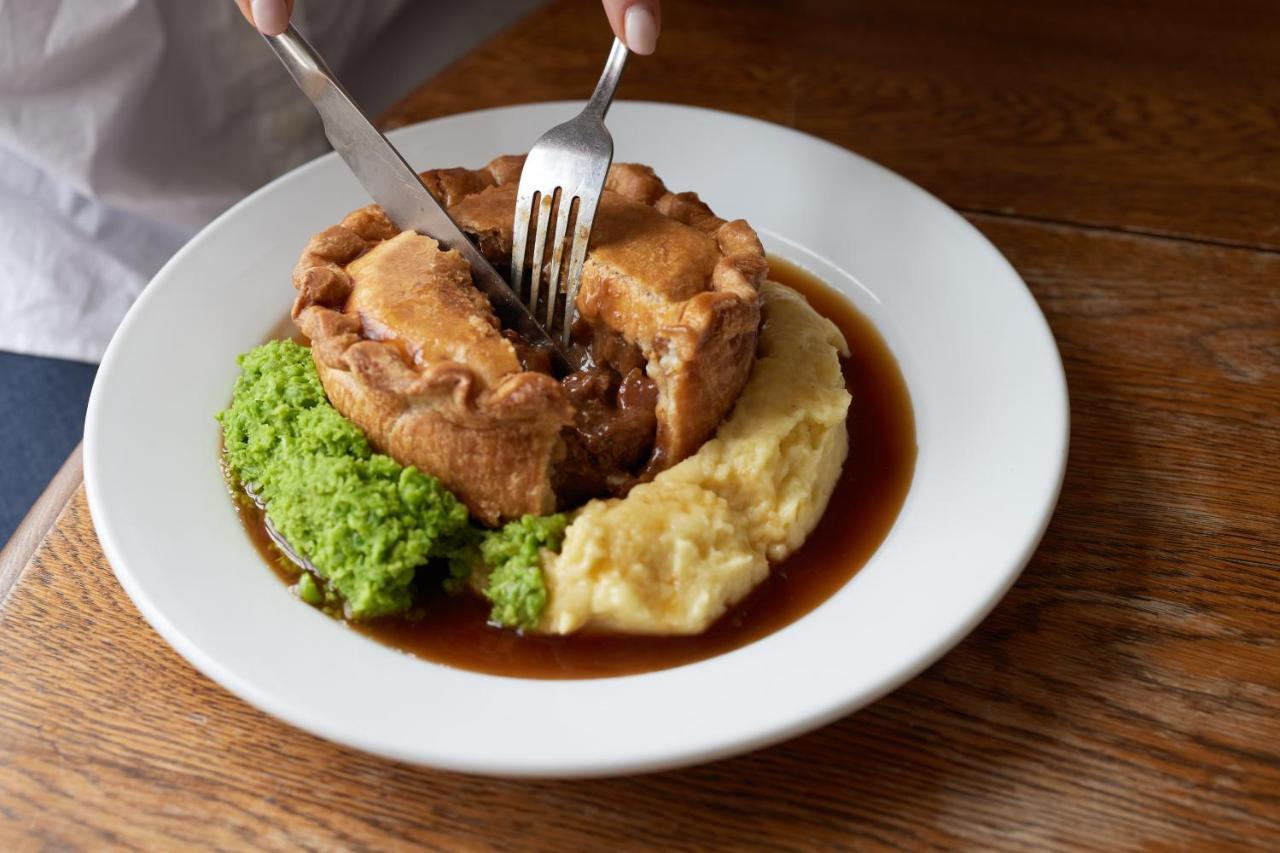 The Dog & Gun Inn Netheravon المظهر الخارجي الصورة