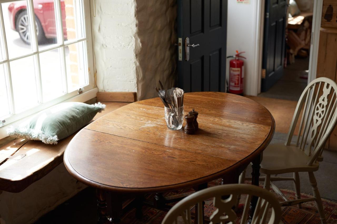 The Dog & Gun Inn Netheravon المظهر الخارجي الصورة