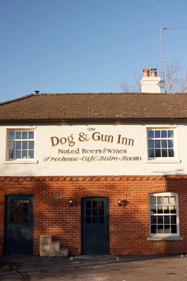 The Dog & Gun Inn Netheravon المظهر الخارجي الصورة