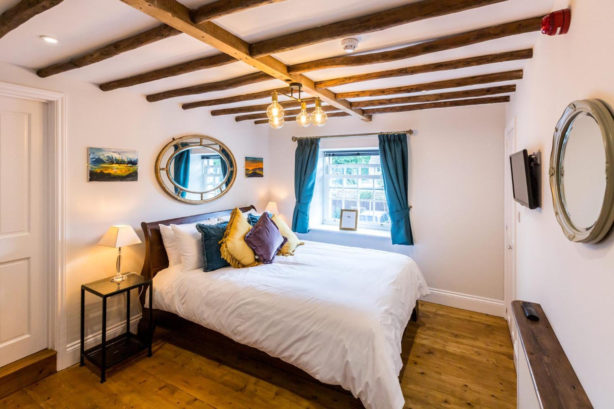 The Dog & Gun Inn Netheravon الغرفة الصورة